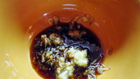 ШАГ 3. грибочки жареные с имбирем и кунжутом