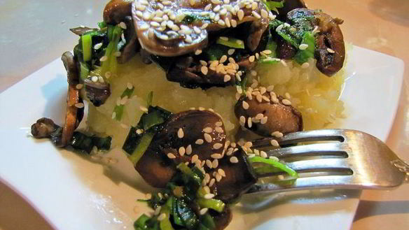 ШАГ 5. грибочки жареные с имбирем и кунжутом