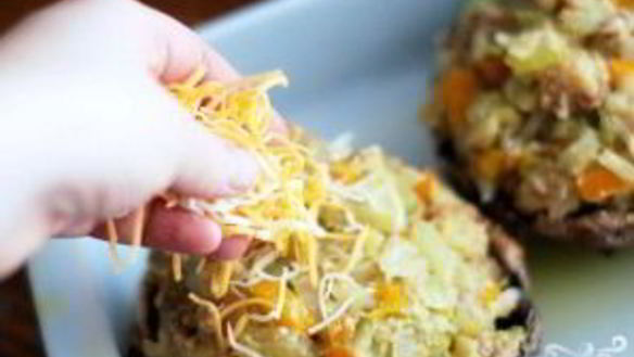 ШАГ 7. грибы, фаршированные овощной начинкой