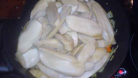 ШАГ 26. грибы обжаренные под соусом с гарниром