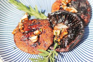 Грибы Портобелло на гриле