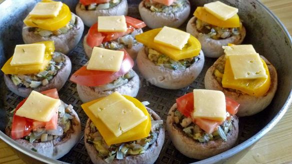 ШАГ 16. грибы с сыром и помидорами в духовке