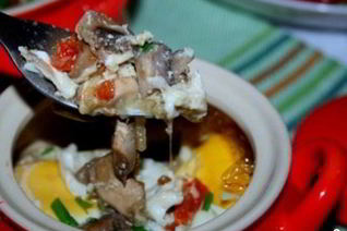 Грибы в духовке в горшочке