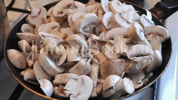 ШАГ 2. грибы в сметане