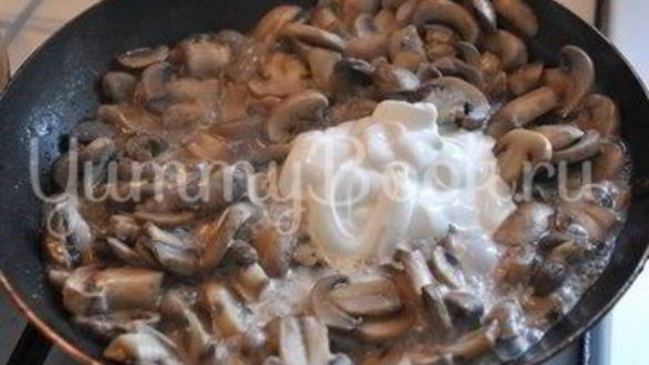 ШАГ 4. грибы в сметане