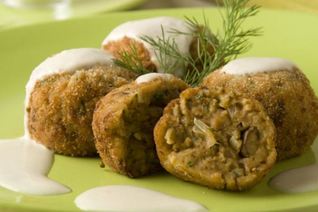 Крокеты грибные со сметанным соусом