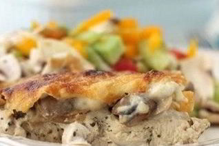 Куриное филе и шампиньоны под соусом Бешамель