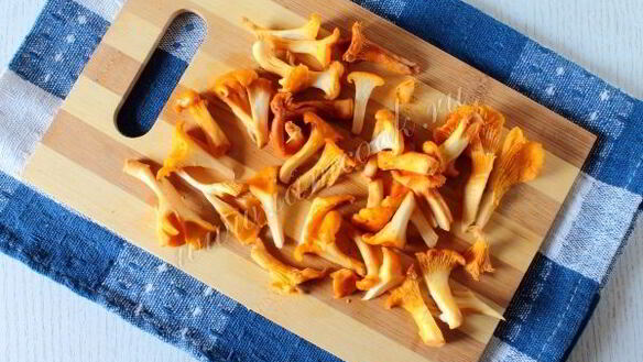 ШАГ 3. лисички жареные в сметане