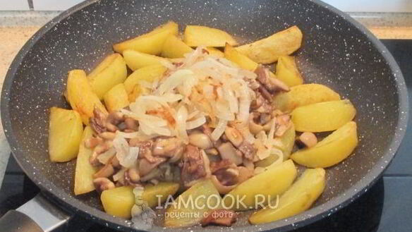 ШАГ 11. маслята жареные с картошкой