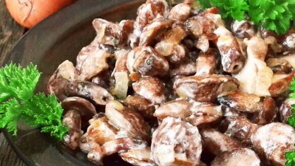 ШАГ 9. маслята жареные в сметане