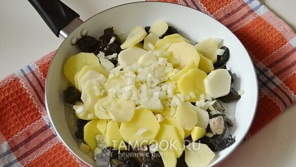 ШАГ 6. подберезовики жареные с картошкой