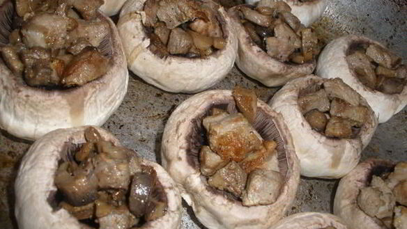 ШАГ 4. шампиньоны фаршированные курицей