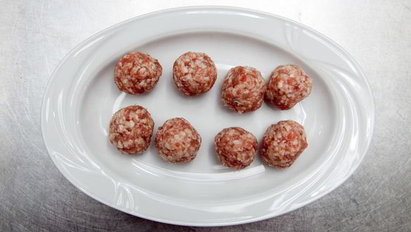 ШАГ 3. шампиньоны, фаршированные мясом