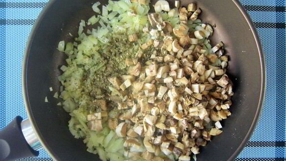 ШАГ 3. шампиньоны, фаршированные рисом и сыром