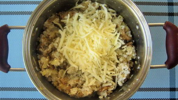ШАГ 4. шампиньоны, фаршированные рисом и сыром