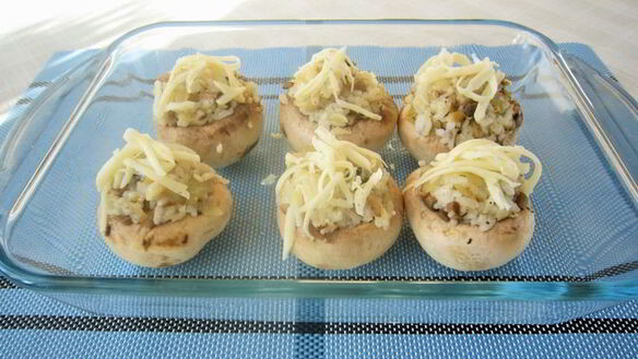 ШАГ 5. шампиньоны, фаршированные рисом и сыром