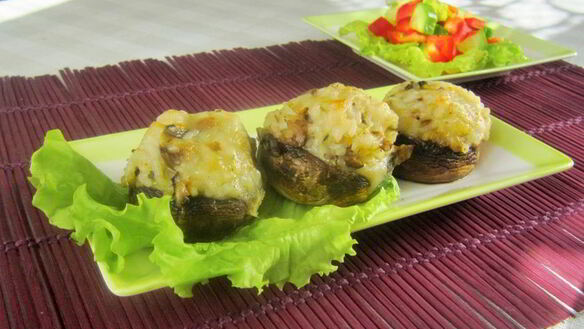 ШАГ 6. шампиньоны, фаршированные рисом и сыром