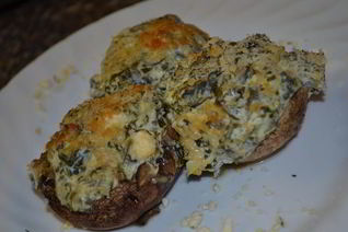 Шампиньоны фаршированные сливочно-шпинатным соусом