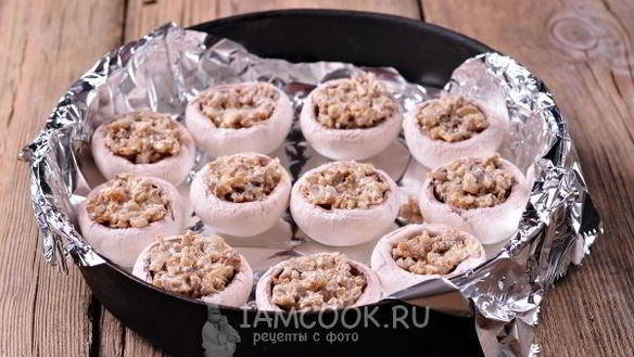 ШАГ 6. шампиньоны, фаршированные ветчиной и сыром, в духовке