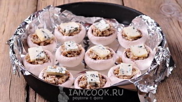 ШАГ 7. шампиньоны, фаршированные ветчиной и сыром, в духовке