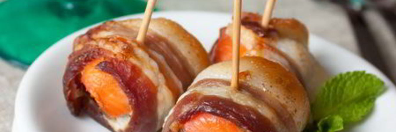 Шампиньоны с лососем в беконе