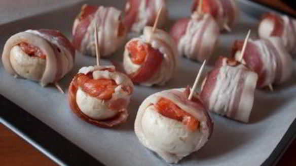 ШАГ 4. шампиньоны с лососем в беконе