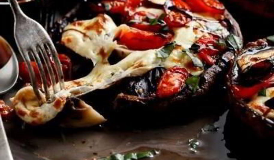 Рецепт шампиньоны с помидорами и чесночным маслом