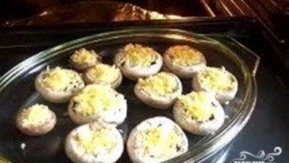 ШАГ 5. шампиньоны с сыром и чесноком в духовке