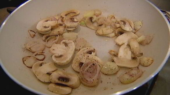 ШАГ 4. шампиньоны с зеленым помидором, жаренным в кляре