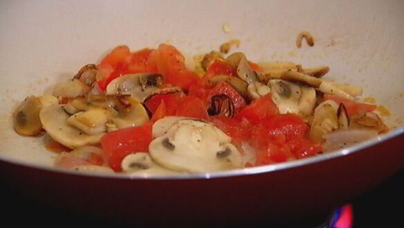 ШАГ 6. шампиньоны с зеленым помидором, жаренным в кляре