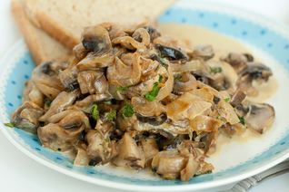 Шампиньоны в сливочном соусе
