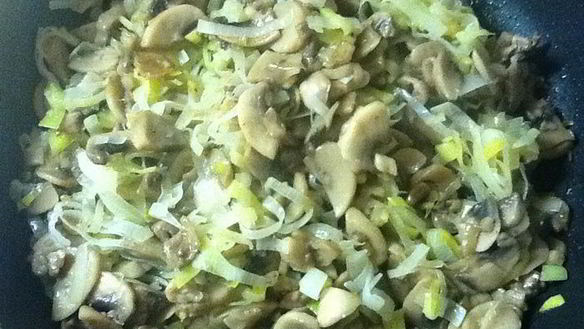 ШАГ 11. шампиньоны в вине и сливках