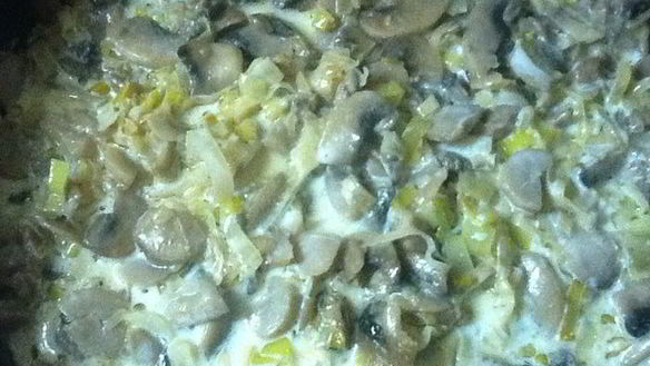 ШАГ 13. шампиньоны в вине и сливках