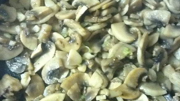 ШАГ 9. шампиньоны в вине и сливках