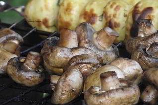 Шампиньоны, запеченные на мангале