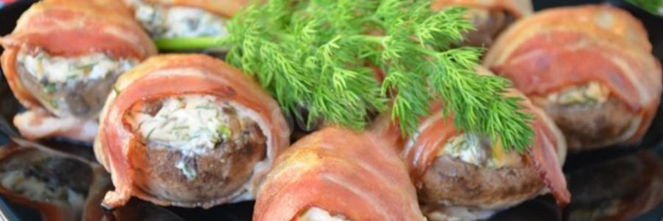 Шампиньоны запеченные в беконе в духовке