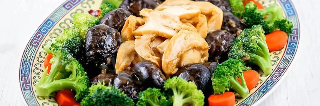 Тушеные грибы и морские ушки