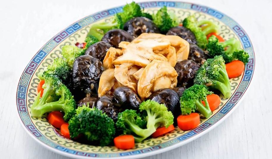 Рецепт тушеные грибы и морские ушки