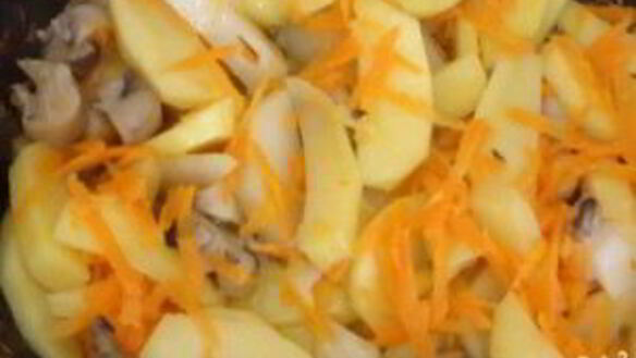 ШАГ 4. вешенки, тушенные с картошкой