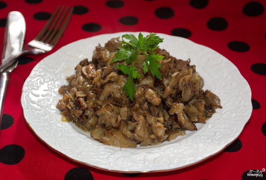 Вешенки, жаренные с луком