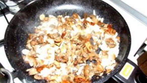 ШАГ 4. волнушки, жареные в сметанном соусе