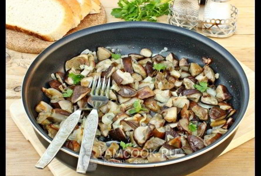 Жареные белые грибы с луком