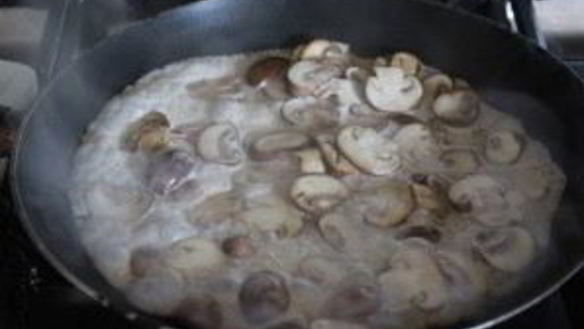 ШАГ 3. жареные грибы с сыром