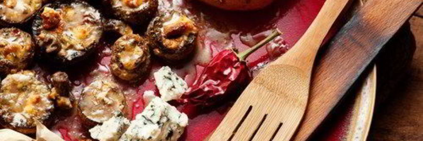 Золотистые грибы, фаршированные сыром