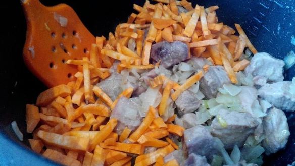 ШАГ 8. гуляш из говядины в мультиварке