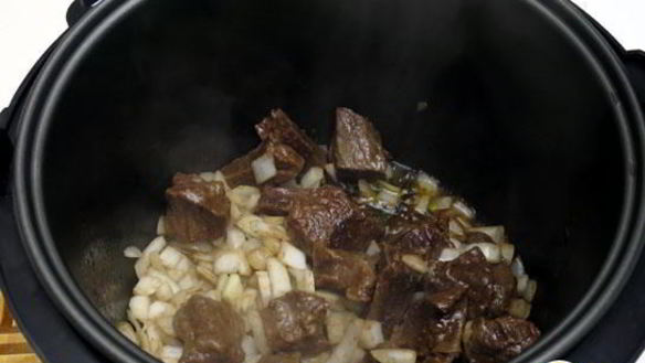 ШАГ 3. гуляш в мультиварке