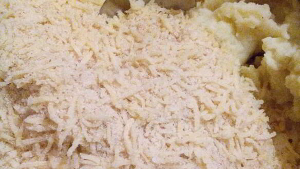 ШАГ 3. картофельное пюре с чесноком и сыром в духовке