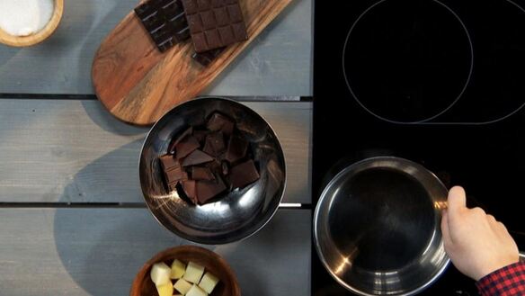 ШАГ 2. картофельные кубики с шоколадом и мандариновым пюре