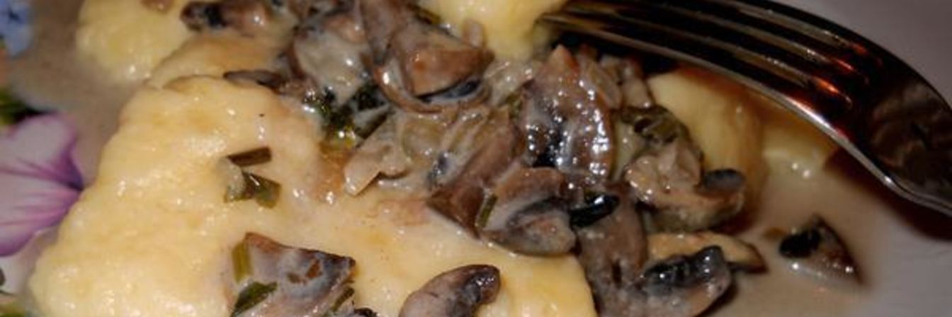 Картофельные ньокки с грибной подливкой