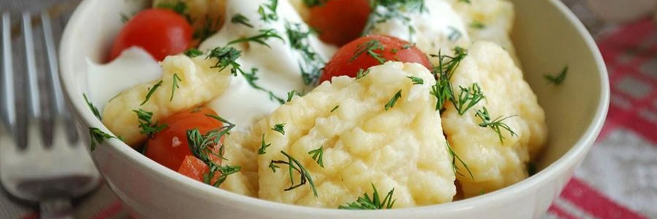 Картофельные ньокки с помидорами черри и зеленью